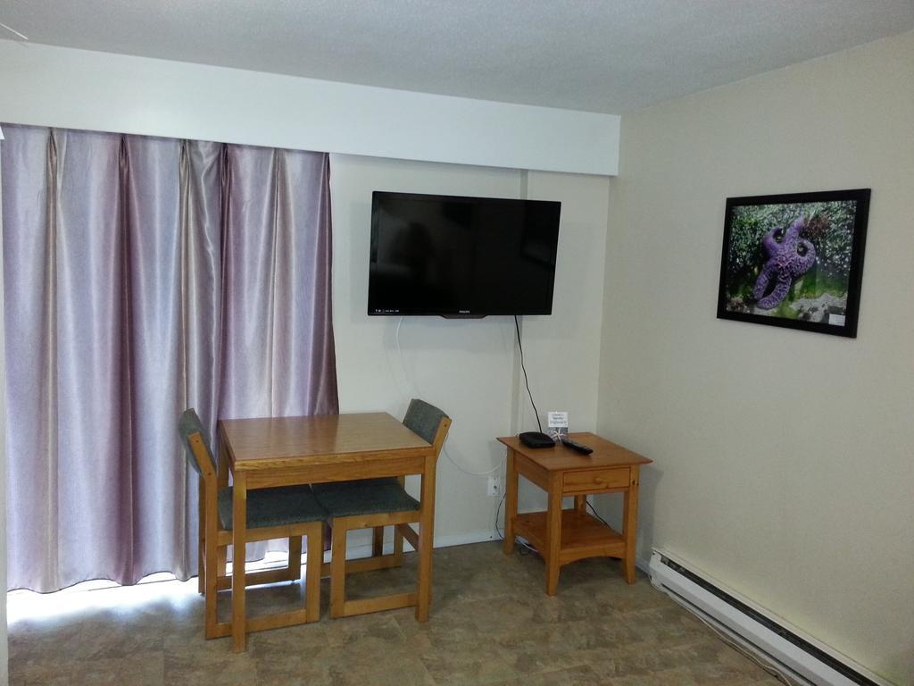 Edgewater Motel Campbell River Exterior photo