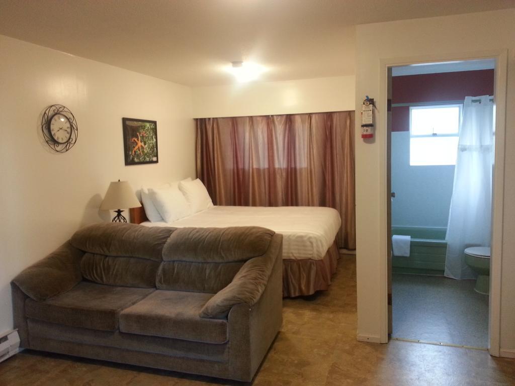 Edgewater Motel Campbell River Room photo