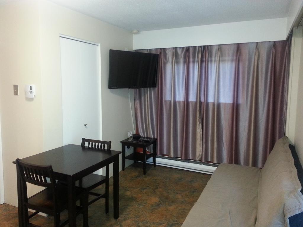 Edgewater Motel Campbell River Room photo