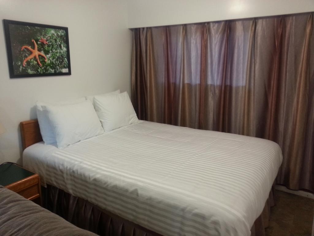 Edgewater Motel Campbell River Room photo