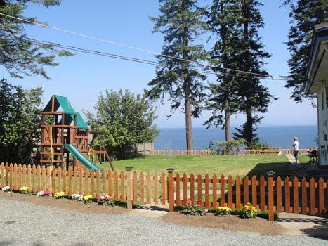Edgewater Motel Campbell River Exterior photo
