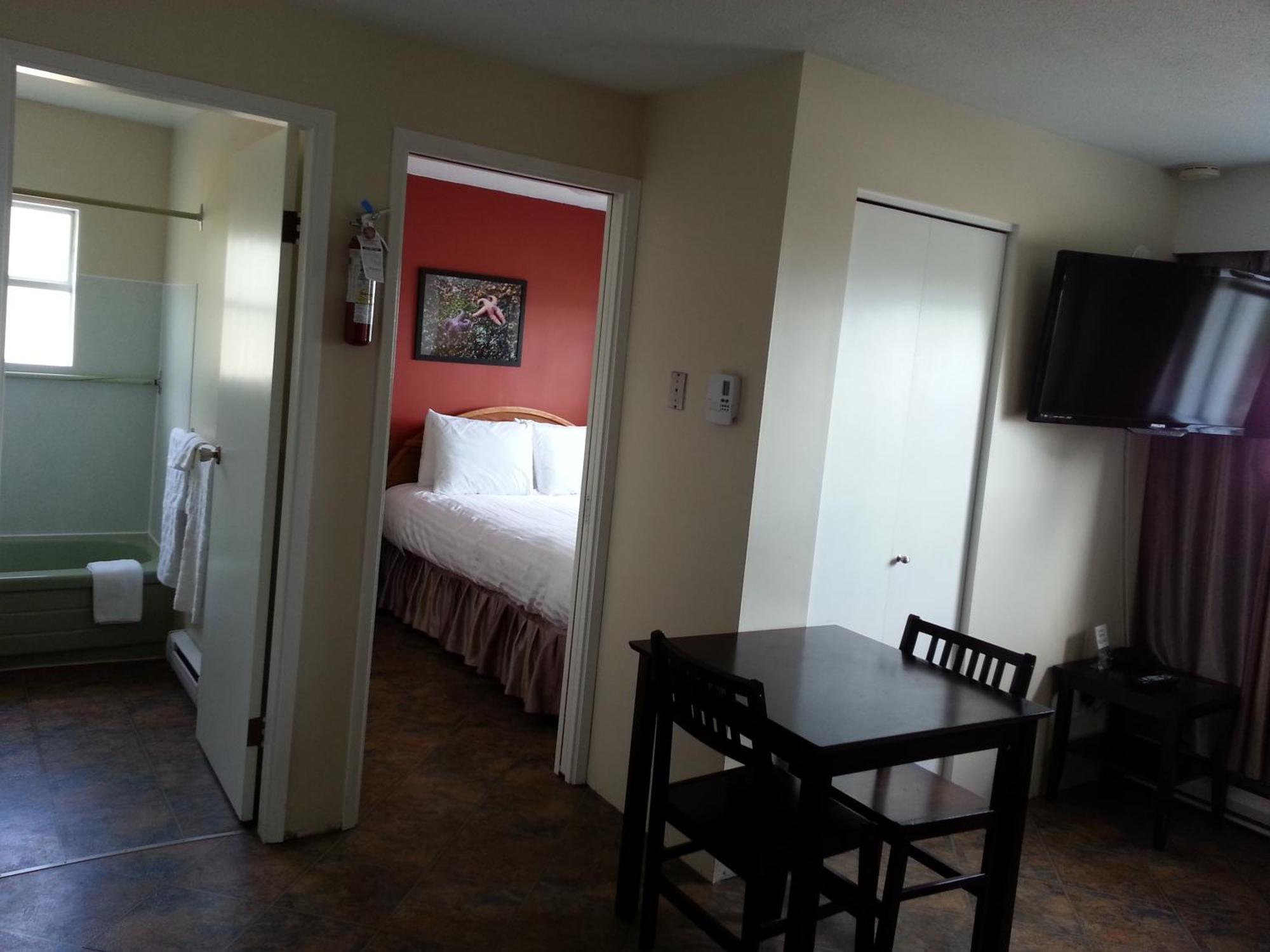 Edgewater Motel Campbell River Room photo